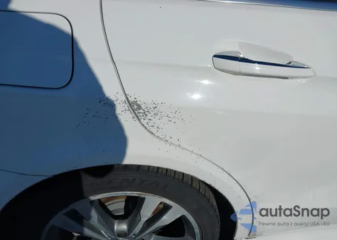 2014 Mercedes-Benz E 350 из США, поврежденный, VIN WDDHF5KB1EB061940